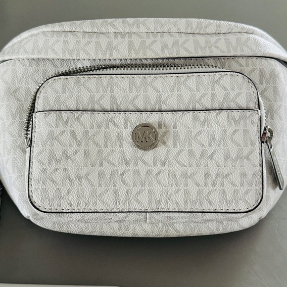 Michael Kors Maisie Large Logo Jacquard 2-in-1 Sling Pack White/Gray NWT - Picture 4 of 6